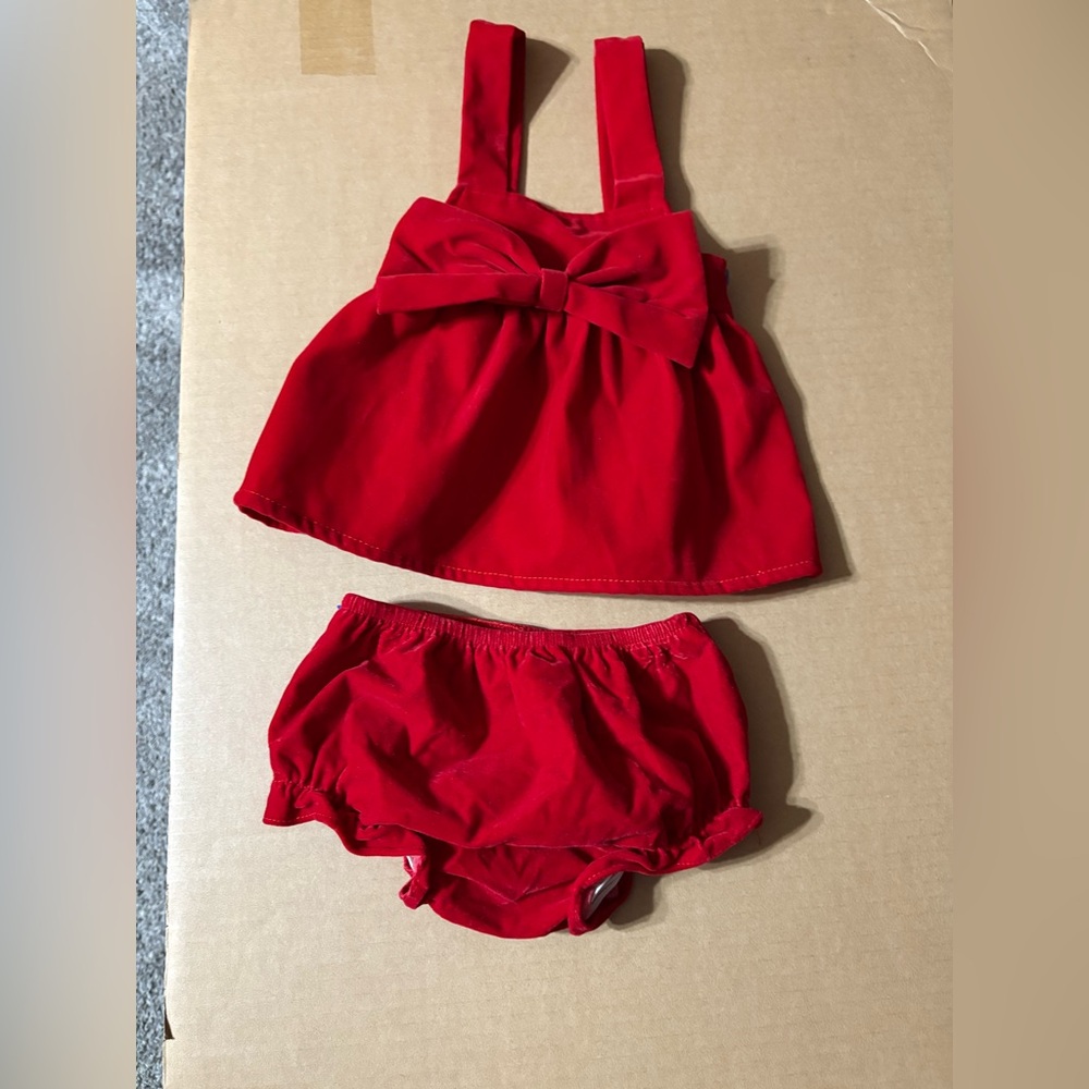 Red Velvet Girls baby's top and bloomer set adjustable shoulder‎ straps 3 months